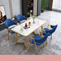 Ensemble de table à manger en marbre de luxe moderne avec pieds en métal doré, 4 chaises en cuir PU, plateau rectangulaire écologique et imperméable