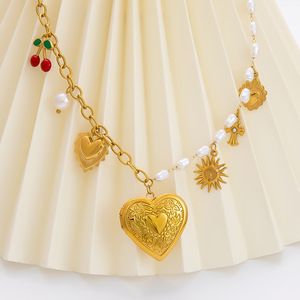 Collar con colgante de corazón de acero inoxidable con dijes chapados en oro para mujer, regalo, joyería, accesorio de moda - Product Image 2
