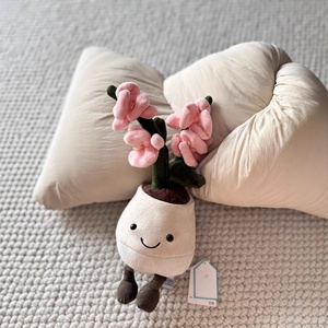 Peluche de Orquídea Rosa en Maceta para Decoración, Regalo, Muñeco y Adorno, Estilo Británico para Divertirse - Product Image 1