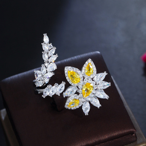 Bague ajustable en argent plaqué avec zircone cubique brillante en forme de feuille et de fleur pour <span class=keywords><strong>femme</strong></span>, idéale pour les fêtes, les fiançailles, les bijoux et accessoires de costume - Product Image 1
