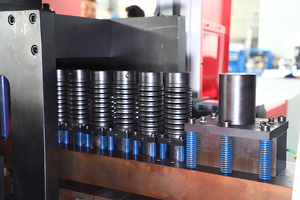 Machine de découpe, poinçonnage et cisaillement de barres hydrauliques CNC avec moteur - Product Image 5