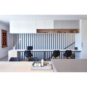 Villa moderna con estructura de hormigón, resistente a vientos de más de 121 mph, ideal para la vida costera. - Product Image 3