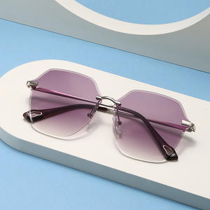 แว่นกันแดดไร้กรอบสำหรับผู้หญิง รุ่นใหม่ วัสดุโลหะ เลนส์ PC ป้องกันรังสียูวี 400 ระดับ 2 รุ่น YC8195 B6 ผลิตที่ไถโจว - Product Image 1