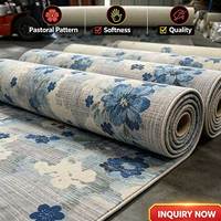 Tapis moderne de luxe à texture florale bleu brume douce, rouleau complet, pour salons et chambres d'hôtel