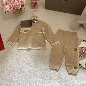 Nueva Ropa de Otoño para Bebé, Conjunto de Dos Piezas, Camiseta de Cuello Redondo, Pantalones Casuales, Diseño de Lujo, Modelo de Moda en Red - Product Image 4