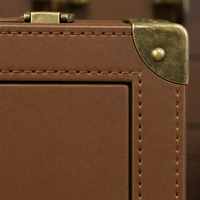 Boîte cadeau personnalisée pour jetons de poker avec présentoir de jeu de table en cuir PU marron et emballage de codage de cartes