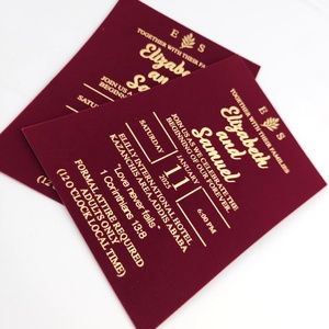 Invitaciones de Boda de Terciopelo Personalizadas, Sobres de Terciopelo Rojos para Boda, Invitaciones de Boda Impresas con Lámina Dorada - Product Image 2