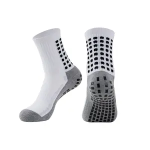 KTS11 fábrica personalizada hombres mujeres al aire libre antideslizante deporte agarre fútbol calcetines personalizados