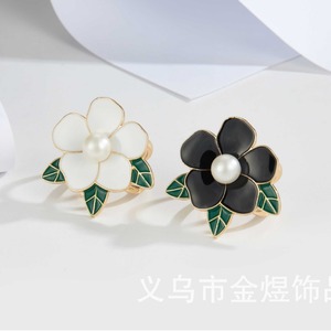 Broche de flor con incrustaciones de perlas, aleación de zinc, negro, blanco, regalo para mujer, accesorio de moda - Product Image 4