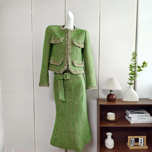 <span class=keywords><strong>Ensemble</strong></span> deux pièces <span class=keywords><strong>en</strong></span> <span class=keywords><strong>tweed</strong></span> élégant et luxueux avec veste structurée et jupe ceinturée, tenue de soirée de luxe pour femmes - Product Image 1