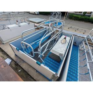 Cage de maternité pour truies en tuyauterie galvanisée avec plancher en acier à trois barres et plancher en plastique pour porcelets, pour ferme - Product Image 2
