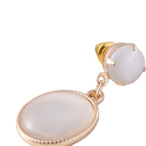 UN Bijoux Fantaisie naturel de Bonne Qualité Style Coréen Opale Petite Boucle D'oreille - Product Image 4