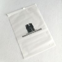 Sac d'emballage refermable en plastique mat écologique et imperméable de haute qualité pour vêtements avec impression de logo – Fabrication professionnelle