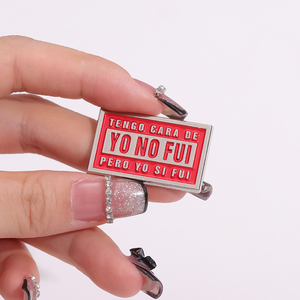 เข็มกลัดเคลือบลายข้อความตลกๆ ขายส่ง ตัวอย่างเช่น "Tengo Cara De Yo No Fui Pero Yo Si Fui" เข็มกลัดโลหะติดปกเสื้อ ของขวัญเครื่องประดับ - Product Image 1