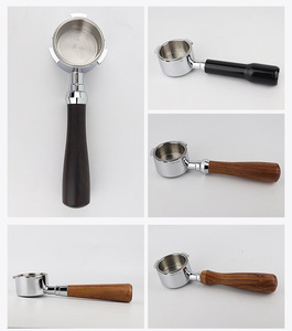 <span class=keywords><strong>Porte</strong></span>-<span class=keywords><strong>filtre</strong></span> sans fond en acier inoxydable compatible <span class=keywords><strong>Delonghi</strong></span> 51 mm avec poignée en bois pour café domestique/professionnel - Product Image 3