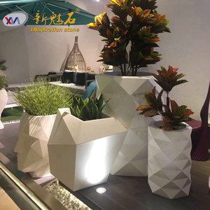 Nuevos materiales de construcción de piedra, macetas redondas blancas de hormigón GRC con textura ondulada para terrazas y balcones - Product Image 1
