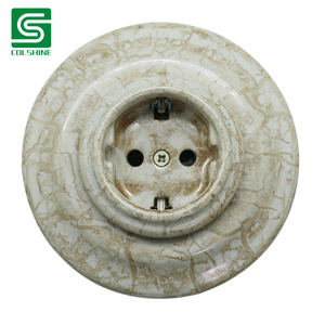 Complétez votre série d'interrupteurs en céramique vintage avec des prises de télévision et de radio en porcelaine assorties - Product Image 4