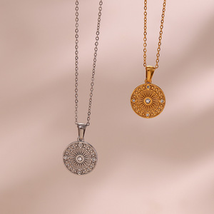 Collana con Ciondolo alla Moda, Placcatura PVD in Oro 18k, Collana con Bussola in Acciaio Inossidabile, Gioielli da Donna, Collana con Ciondolo a Stella - Product Image 6