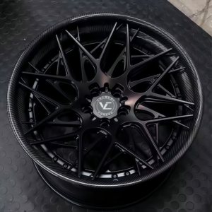 Cerchi in Lega di Alluminio T6061-t6 Forgiati in Due Pezzi Velochi Nero Opaco con Rivestimento in Fibra di Carbonio Personalizzati OEM ODM - Product Image 4