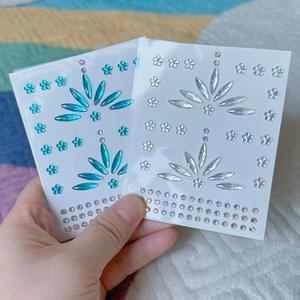 Livré avec un bâton de maquillage <span class=keywords><strong>collant</strong></span> pour le <span class=keywords><strong>visage</strong></span> Accessoires diamantés Autocollants décoratifs Bleu Rouge Costume de scène pour enfants Antique - Product Image 3