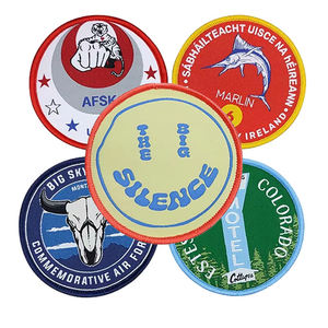 高品質低MOQデザイン独自のパッチ名フックとループアイロン用帽子バッグ布DIYカスタムロゴ刺繍織りパッチ - Product Image 3