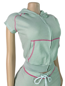 Nouveauté : Ensemble deux pièces en maille gaufrée pour <span class=keywords><strong>femme</strong></span> – Haut à capuche zippé à manches courtes et short assorti - Product Image 5