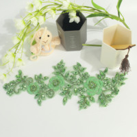 Applique de strass en cristal vert sur mesure, faite à la main, à coudre sur l'épaule, qualité doublement vérifiée pour robe YUGU