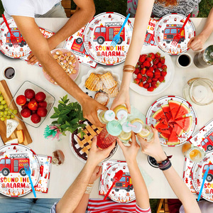 Nouveau dessin animé <span class=keywords><strong>aquarelle</strong></span> rouge camion de pompiers thème fête d'anniversaire pour enfants vaisselle assiette en papier tasse en papier drapeau tirant nappe - Product Image 3