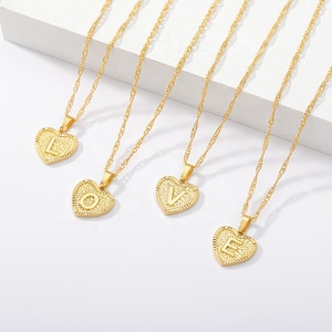 Gioielli di moda cuban link choker heart shade iniziale lettera d'oro collana con alfabeto in acciaio inossidabile charms piatto per le donne - Product Image 4