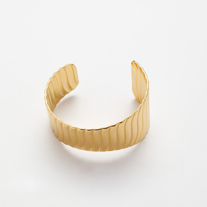 Hợp Thời Trang Thép Không Gỉ 18K Vàng Pated Dải Dọc Mô Hình Đồ Trang Sức Cá Nhân Rộng Mở Vòng Đeo Tay Cho Phụ Nữ Yf6083 - Product Image 4