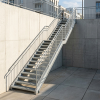 Escalier en acier de sécurité industrielle pour extérieur, galvanisé, avec balustrades &amp;   Services de fabrication de rampes d'accès