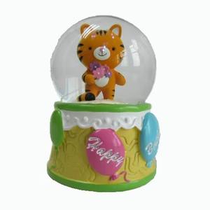 Regalo de cumpleaños, globo de cochinillo Rosa <span class=keywords><strong>feliz</strong></span>, globo de nieve, diseño de taza de té de resina, bola de cristal, decoración del hogar, artesanía de resina personalizada Artificial - Product Image 4