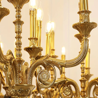 Candelabro de Victoria con alas de latón, luces de velas, corona de cobre con motivo de laureles, luz colgante, lámparas colgantes para Villa Hall