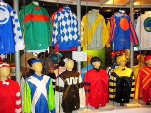 Horshi Equestrian Jockey Costume <span class=keywords><strong>Cheval</strong></span> Racer Costume Horse Rider Jockey Soie Comme Jockey Chemise Pantalon Chapeau Casquette - Product Image 2