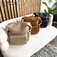 Sac à dos à langer antivol en cuir végétalien grande capacité avec plusieurs compartiments et bretelles rembourrées pour les voyages et les soins de bébé