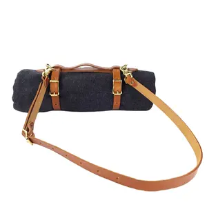 Cinghia Porta Tappetino Yoga in Pelle Marrone Personalizzata con Tracolla Regolabile - Product Image 1