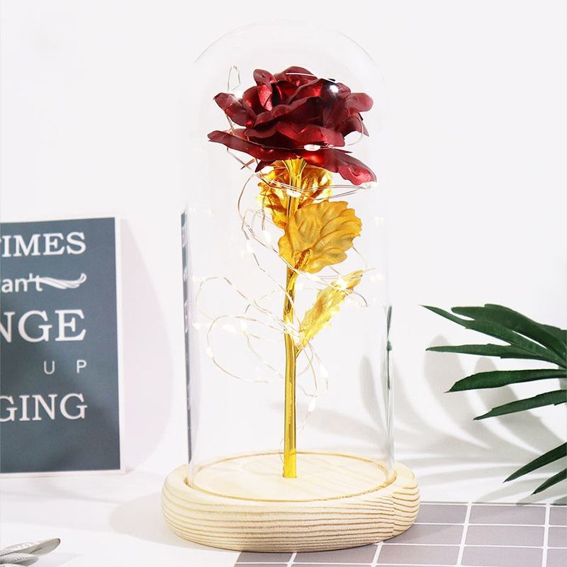 พื้นไม้สีขาว ดอกไม้ฟอยล์สีแดงทอง