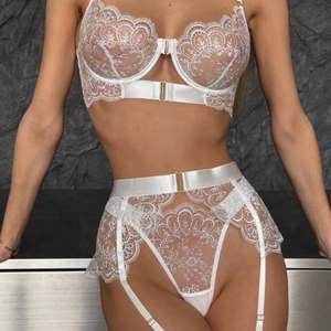 Biancheria intima donna <span class=keywords><strong>di</strong></span> <span class=keywords><strong>lusso</strong></span> 4 pezzi <span class=keywords><strong>di</strong></span> pizzo bianco reggiseno e slip Sexy trasparente collant a catena elegante Lingerie ricamata - Product Image 1