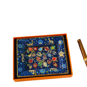 Cendrier de table basse en céramique blanche de luxe avec rangement, design peint à la main pour la décoration intérieure - Product Image 2