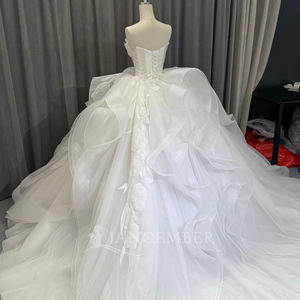 Vestido de Novia Moderno OY027 con Cuello Barco, Cola Capilla de Tul, Flores de Encaje y Cristales, Largo hasta el Suelo, Estilo Princesa - Product Image 5