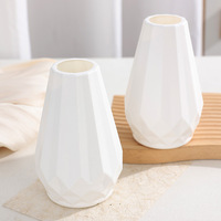 Vase en céramique simulée réaliste de qualité supérieure, petit pot de fleurs en plastique blanc pour la décoration intérieure, le bureau, le bureau à domicile, style Art déco nordique