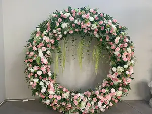 สีขาวงานแต่งงาน Arch ดอกไม้ประดิษฐ์จัด Arch พื้นหลังผ้าไหมดอกกุหลาบดอกไม้งานแต่งงานดอกไม้ Arch