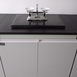Table de balance industrielle anti-vibrations en granit stable avec plateau en marbre, utilisée en laboratoire de physique - Product Image 5