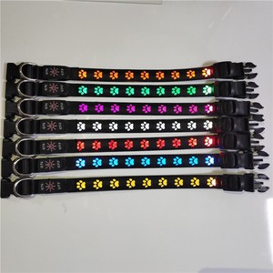 Correa para Perro K560 <span class=keywords><strong>2026</strong></span> <span class=keywords><strong>LED</strong></span> Multicolor con Collar Luminoso Recargable con Diseño de Huella de Pata - Product Image 1