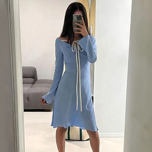 Ropa de Mujer de Estilo Europeo y Americano, Nuevo Estilo de Otoño, Vestido Rojo de Terciopelo de Manga Larga y Longitud Media - Product Image 5