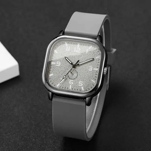 Reloj cuadrado personalizado creativo para hombre, venta al por mayor, reloj de cuarzo con correa de silicona retro a la moda para hombre - Product Image 4
