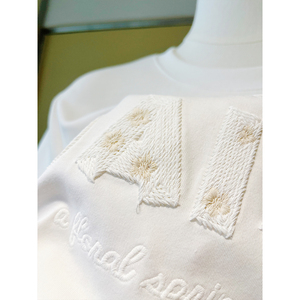 เสื้อยืดแขนสั้นสีชมพูสำหรับผู้หญิงในฤดูใบไม้ผลิและฤดูร้อน ทำจากผ้าฝ้ายแท้ พร้อมดีไซน์ปักลายหลวมๆที่ไหล่ - Product Image 4