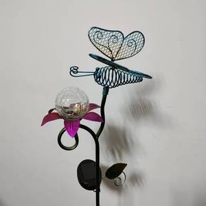 Lámpara Solar de Jardín con Forma de Mariposa, Decorativa, Resistente al Agua, con Estaca, para Exteriores - Product Image 2
