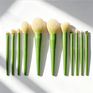 Ensemble de 11 pinceaux de maquillage verts, poils en nylon, manche en bois, design dispersé pour le blush des joues, pinceaux cosmétiques pour le visage avec sac - Product Image 3