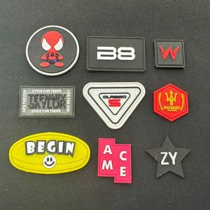 Étiquettes en PVC souple personnalisées en gros, logo de marque 3D en relief, patchs et badges en caoutchouc de silicone PVC – Nouveauté ! - Product Image 1